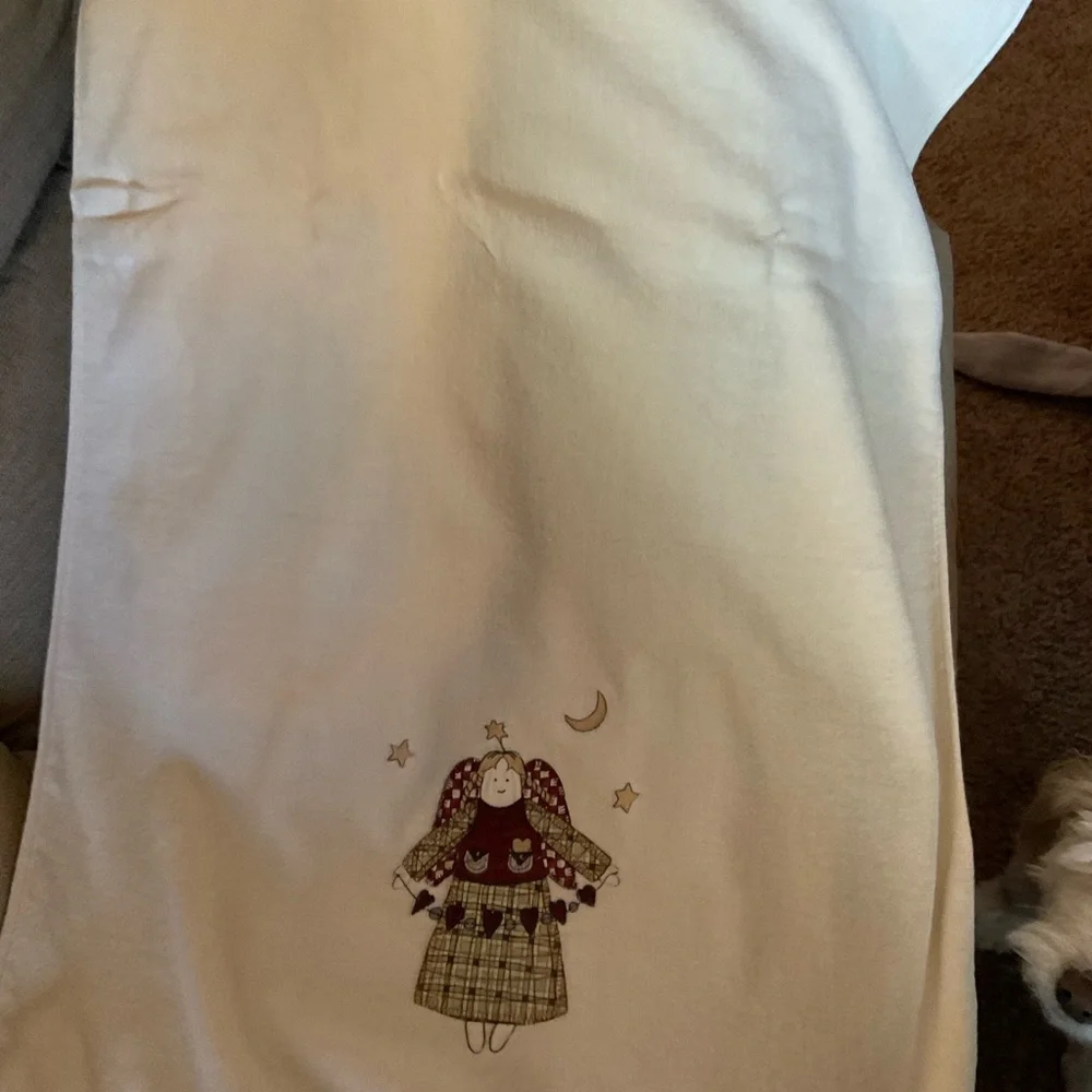 Vintage Country Farmhouse Embroidered Angels Bath towels, ivory, Set of 2
